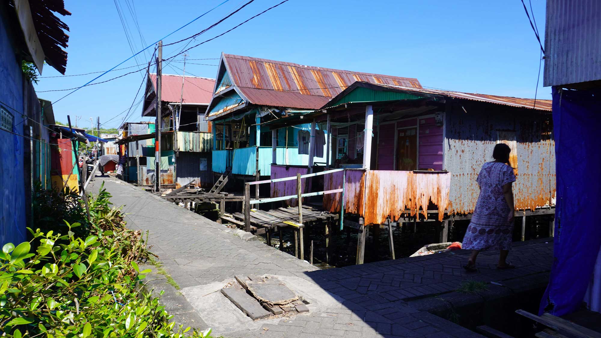 A-dense-settlement-in-the-coastal-area-of-Makassar,-Indonesia.-Photo-credit_-Kota-Kita_Melania-Alvianti