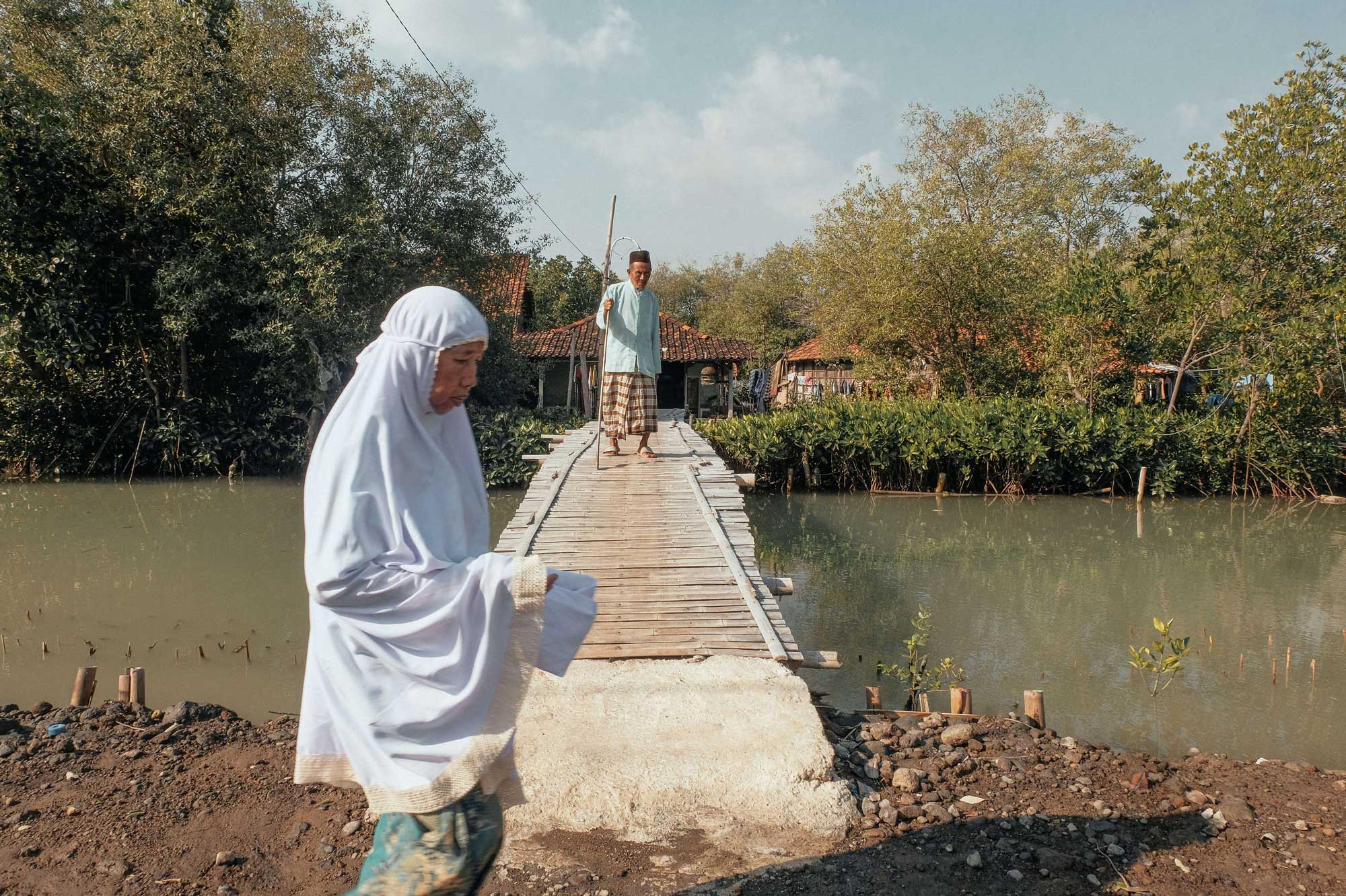 In-flood-prone-areas,-older-residents-are-too-often-overlooked-when-disaster-mitigation-and-relief-efforts-arrive.-Photo-credit_-Kota-Kita_Angga-Bakti
